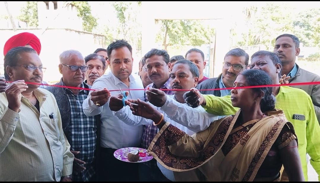 टुण्डी व्यापार मंडल में किसानों के लिए 50%प्रतिशत अनुदान पर बीज विक्रय केंद्र का उद्घाटन 1 IMG 20241129 WA0010