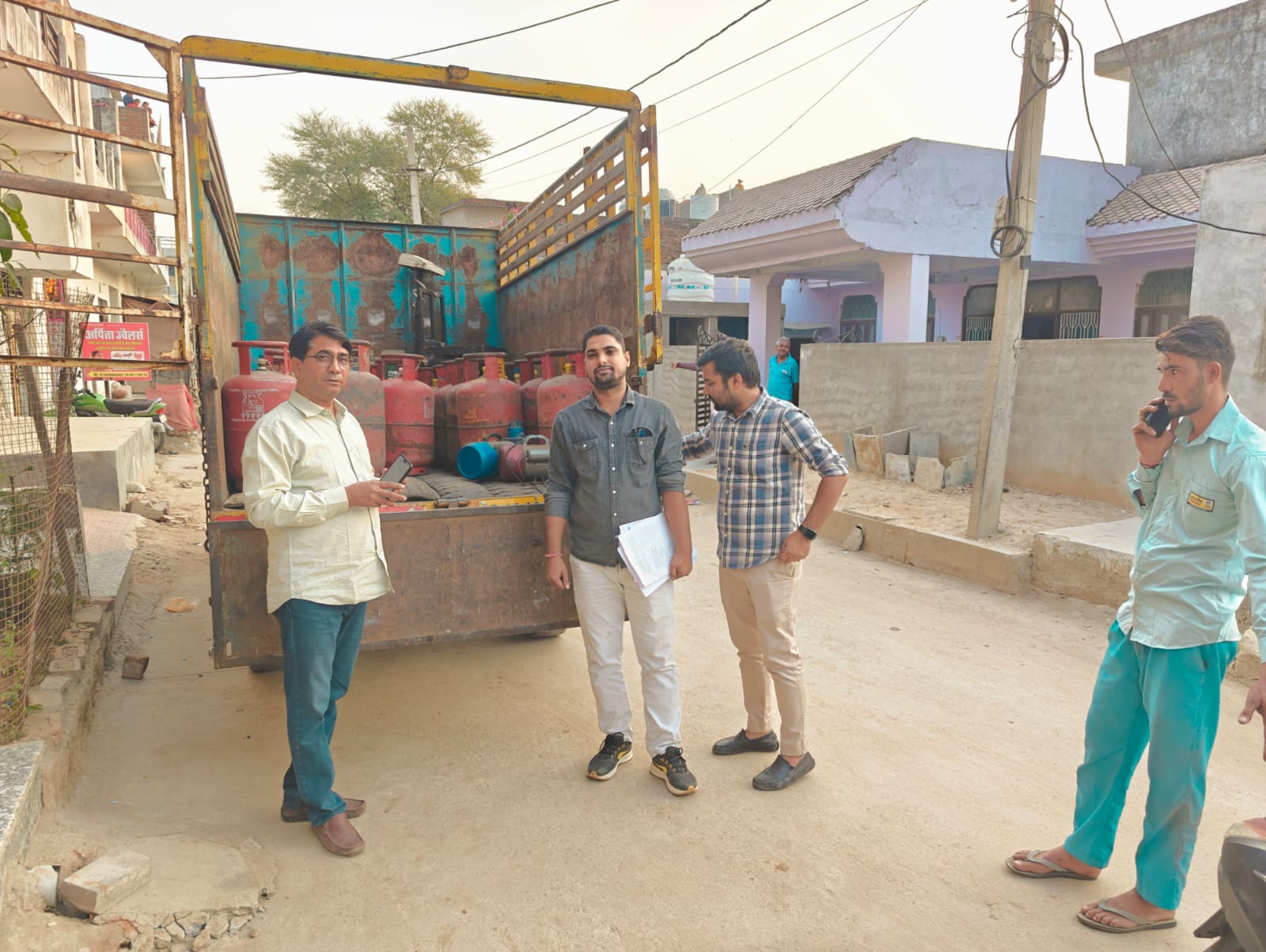 जिला कलक्टर के निर्देश पर रसद विभाग की बड़ी कार्रवाई 1 foto