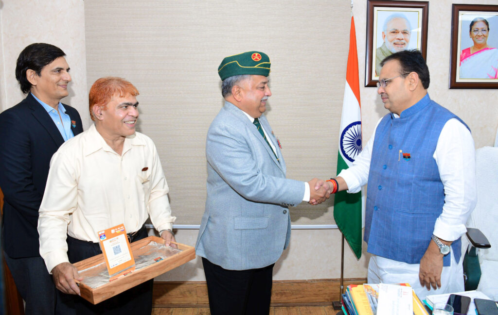 मुख्यमंत्री ने संविधान निर्माता डॉ. भीमराव अम्बेडकर के चित्र पर अर्पित किये श्रद्धासुमन 4 172760 Image eab0e5a1 2047 4174 b1ef 6d38601fcbd5