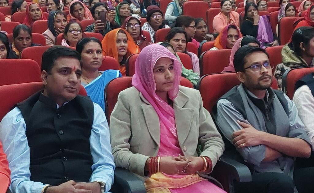 मुख्यमंत्री शर्मा ने भीलवाड़ा की मूमल कंवर से किया सीधा संवाद 4 IMG 20241214 WA0055