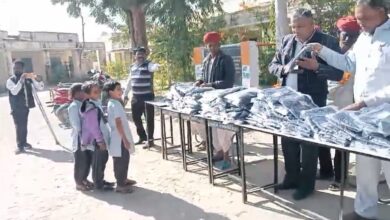 कर्नल किशनसिंह ठाकुर के 100 वे स्मृति दिवस पर भावरी गांव की स्कुलो में वितरण किये स्वेटर 10 IMG 20241218 WA0131