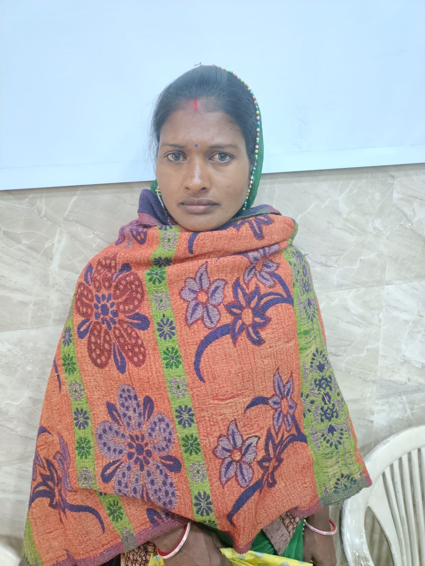 परित्यक्ता को मिला प्रमाण-पत्र, मिलेगा पेंशन ओर पालनहार का लाभ 1 IMG 20241224 WA0179