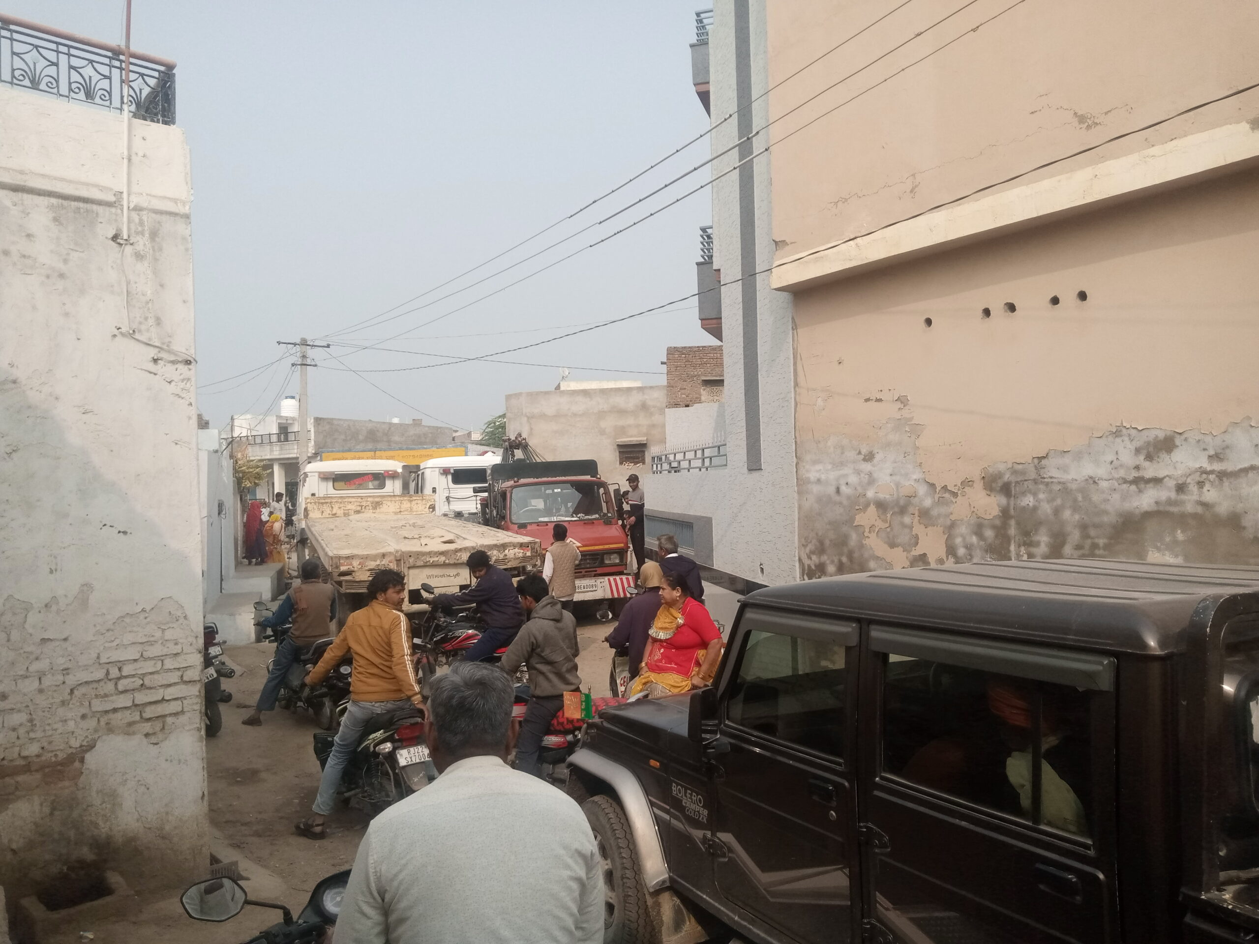 पावा में जाम है आम, लोग परेशान, नहीं हो समस्या का समाधान 1 IMG 20241223 134111 304 scaled