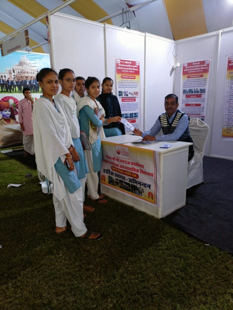 पीएम श्री बालिका विद्यालय सादड़ी ने ज्ञान कुंभ में नवाचारों की लगाई प्रदर्शनी 2 WhatsApp Image 2024 12 01 at 4.11.17 PM