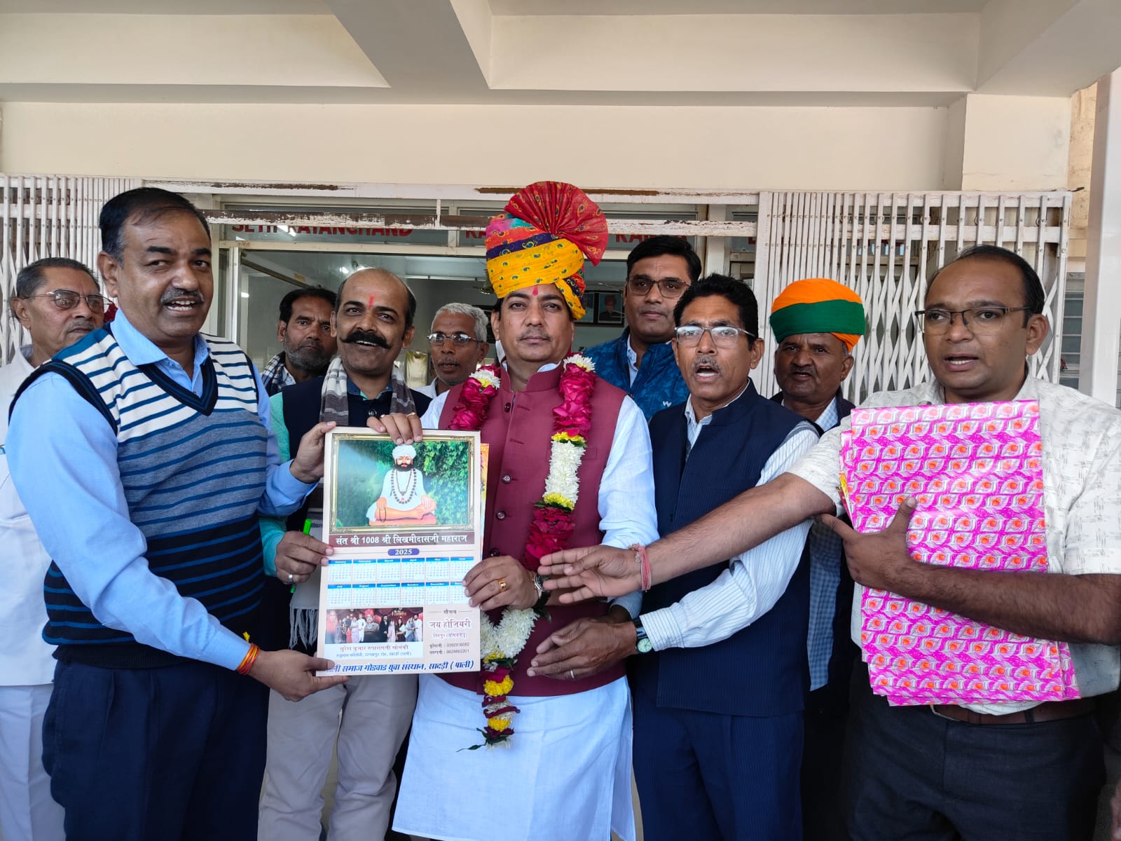 माली समाज के 18वें प्रतिभा सम्मान समारोह में 250 प्रतिभाए होगी सम्मानित, सामाजिक न्याय एवं अधिकारिता मंत्री अविनाश गेहलोत को दिया आमंत्रण 1 WhatsApp Image 2024 12 08 at 7.16.51 PM