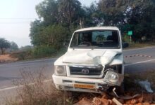 कोल्हर मोड़ स्थित हीरो शोरूम के पास टाटा सूमो गोल्ड दुर्घटनाग्रस्त सभी सवार लोग धनबाद हुए रवाना 2 WhatsApp Image 2024 12 11 at 1.38.42 PM