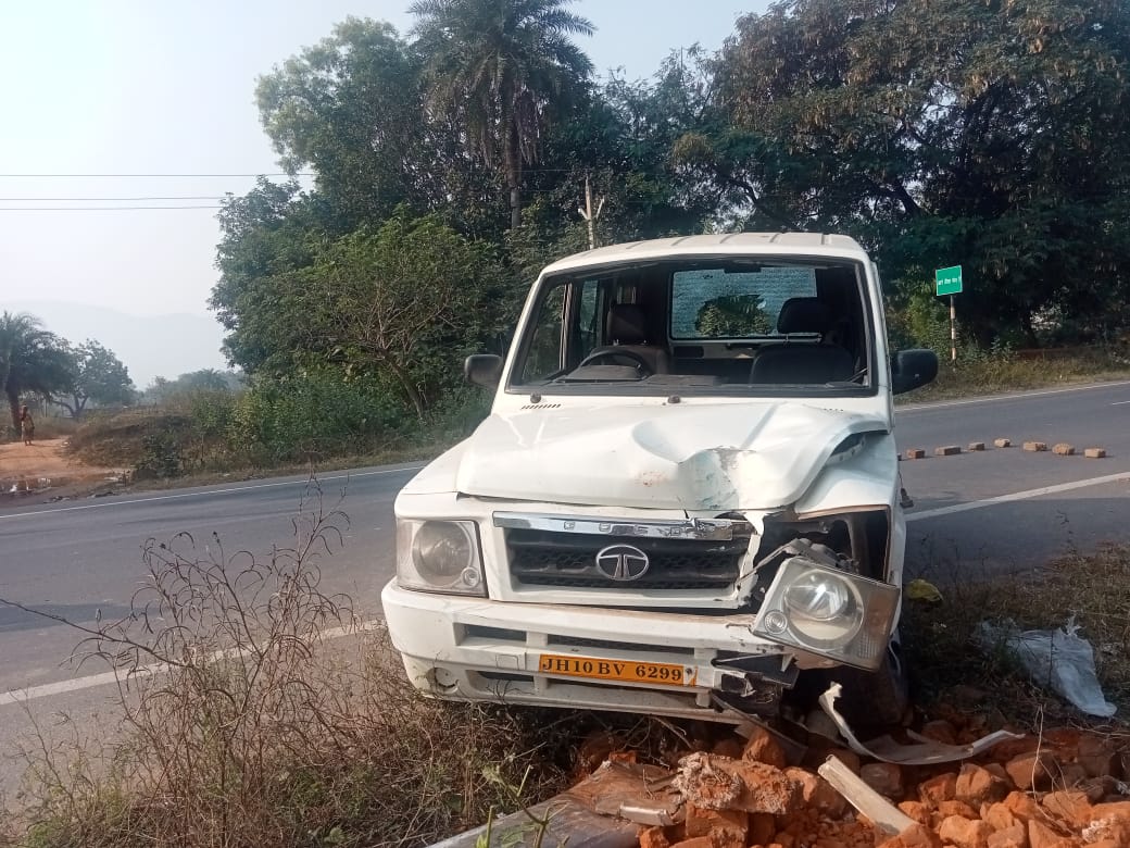 कोल्हर मोड़ स्थित हीरो शोरूम के पास टाटा सूमो गोल्ड दुर्घटनाग्रस्त सभी सवार लोग धनबाद हुए रवाना 1 WhatsApp Image 2024 12 11 at 1.38.42 PM