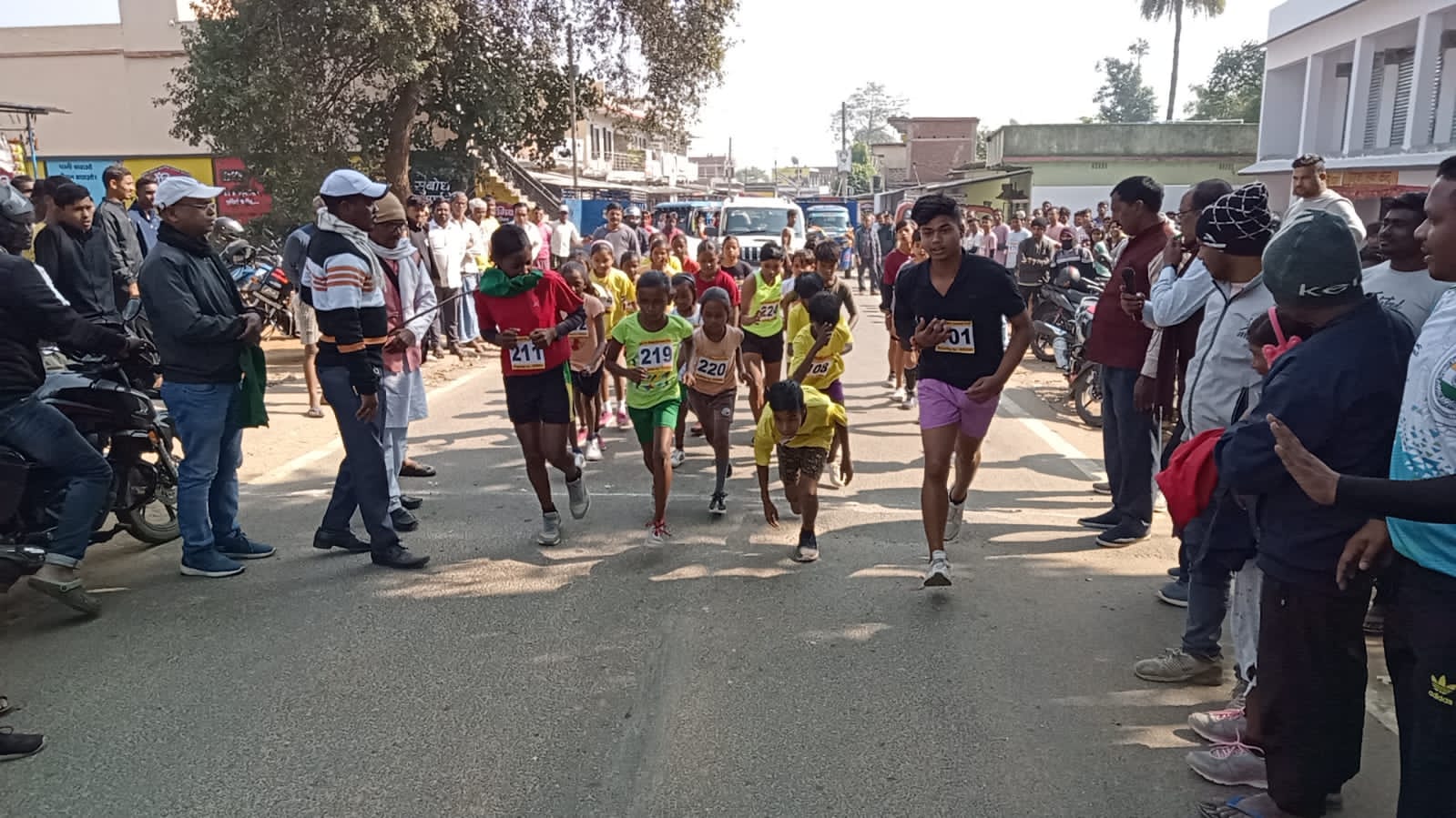 शहीद संदीप सिंह स्मारक सेवा समिति के सौजन्य से तृतीय शहादत दिवस पर मैराथन दौड़ का आयोजन 1 WhatsApp Image 2024 12 16 at 1.02.26 PM