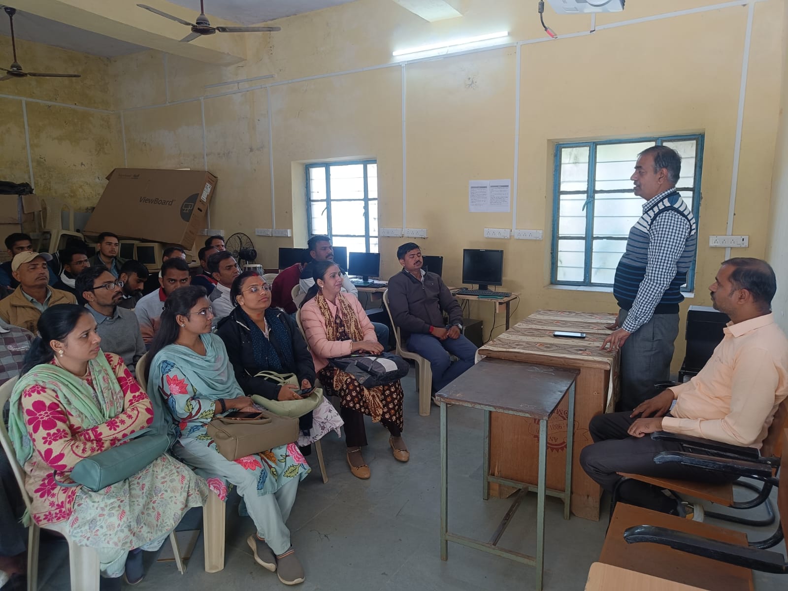 कक्षा में बच्चों की परिचित भाषा का इस्तेमाल करना सीखने के लिए महत्वपूर्ण - प्रजापत 1 WhatsApp Image 2024 12 18 at 4.50.55 PM