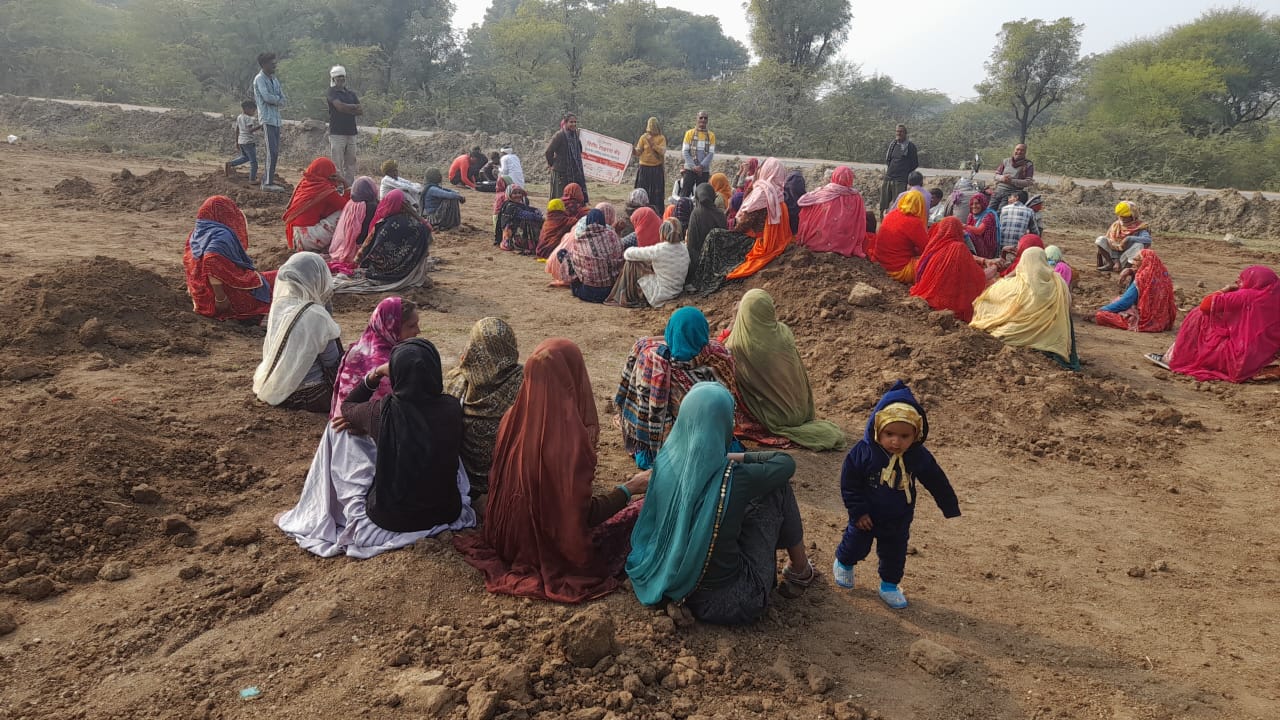 डोहरिया में वित्तीय साक्षरता की बैठक आयोजित 1 WhatsApp Image 2024 12 20 at 2.54.01 PM