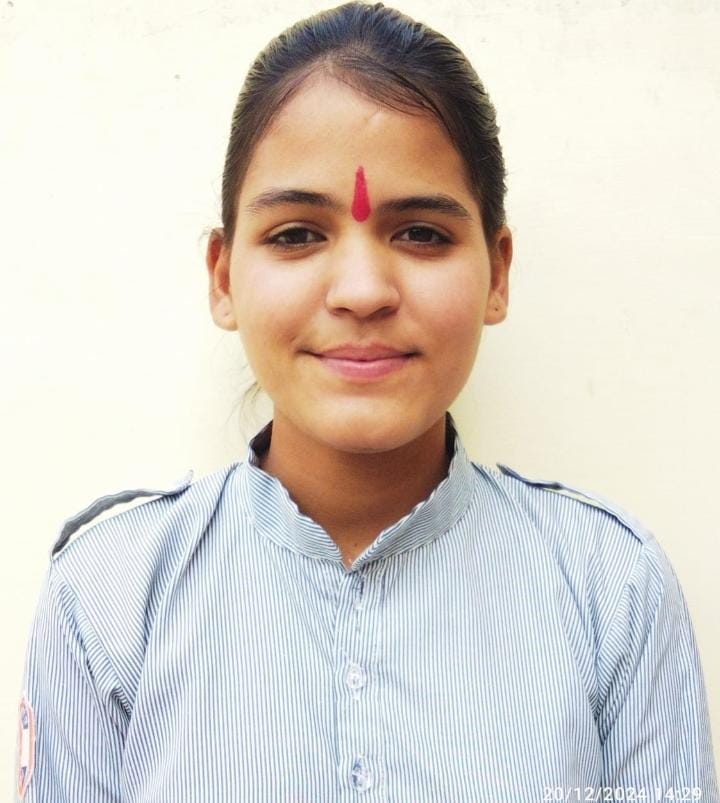 भटेडा की मेधावी छात्रा अभिलाषा राठौड को मिला टेबलेट 1 WhatsApp Image 2024 12 24 at 3.59.09 PM