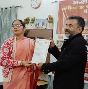 पोस्टमास्टर जेनरल (पूर्वी) द्वारा उत्कृष्ट कार्य करने वाले 50 डाककर्मियों को मिला प्रशस्ति पत्र 2 WhatsApp Image 2024 12 29 at 6.53.13 PM