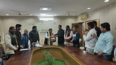 लॉटरी से किया गया मिट्टी कामगारों का चयन, प्रथम चरण में करौली के 20 कामगार हुए चयनित, प्रदेश भर में 1 हजार कामगारों का चयन कर दी जाएगी विद्युत चालित चाक व पगमिल (मिट्टी गूंथने की मशीन) 17 174692