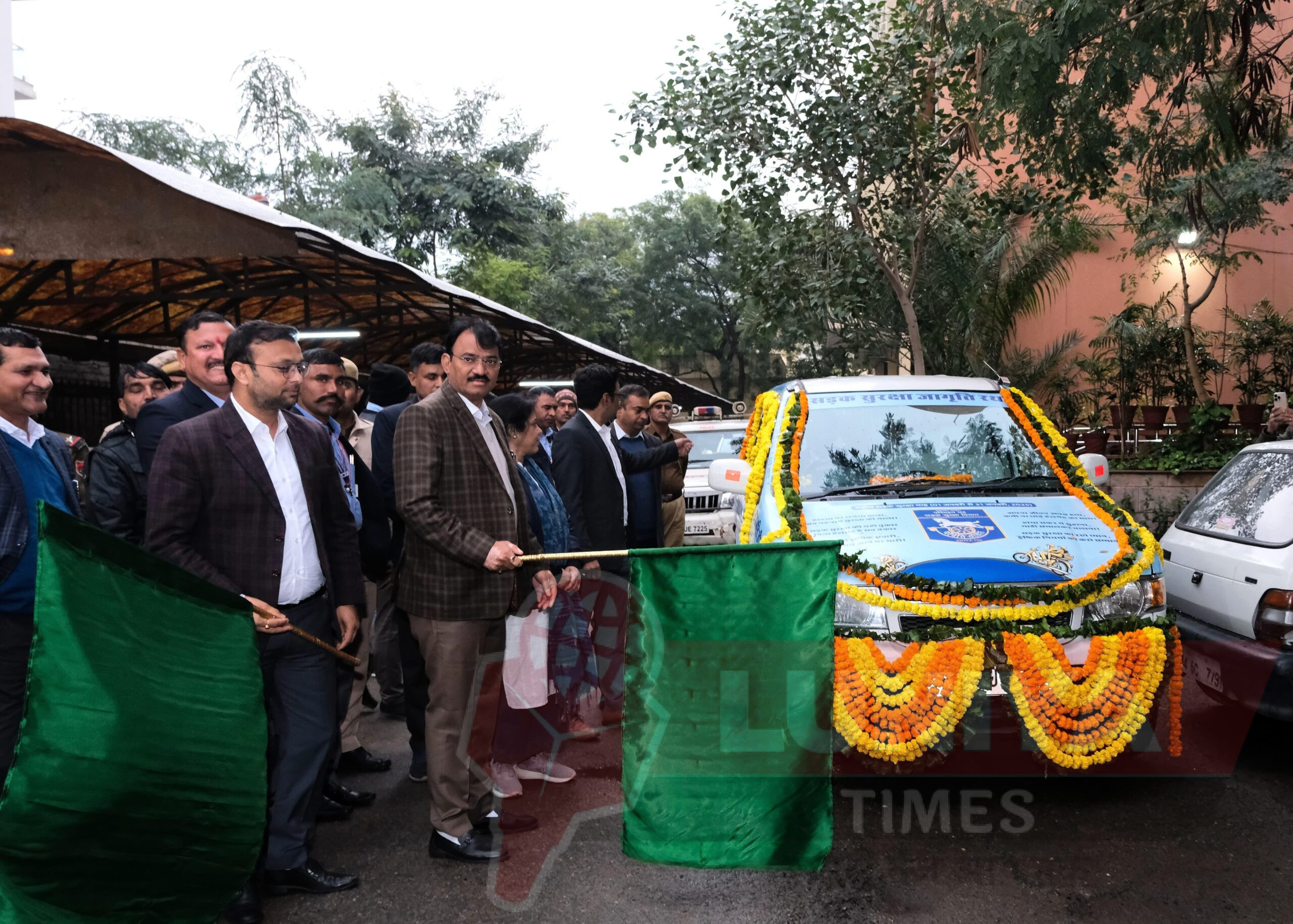 डॉ. प्रेमचंद बैरवा ने सड़क सुरक्षा जागरूकता रथ को दिखाई हरी झंडी, 10 वर्षीय कार्ययोजना का आगाज़ 1 175396 HomePage 3841c591 37d1 4270 ab9e bdea76c46d74 scaled