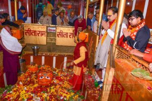 मुख्यमंत्री भजनलाल शर्मा ने किया महाकुंभ में स्नान- हमारे देश की प्राचीन संस्कृति दुनिया में अद्वितीय महाकुंभ में श्रद्धालुओं के लिए उत्कृष्ट व्यवस्थाएं - मुख्यमंत्री भजनलाल शर्मा 2 2