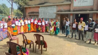 जाताखूंटी मुखिया द्वारा दर्जनों वृदावस्था पेंशन स्वीकृति पत्र का लाभूकों के बीच वितरण कार्यक्रम का आयोजन 11 IMG 20250117 WA0005