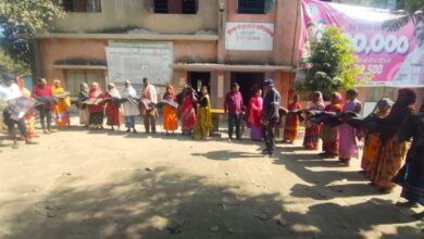 जाताखुंटी मुखिया ने कंबल वितरण कर पेश की मानवता की मिसाल 16 IMG 20250122 WA0027