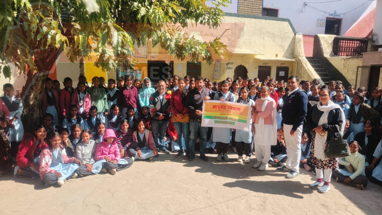 राजकीय बालिका उच्च माध्यमिक विद्यालय बनेड़ा में आयुर्वेदिक चिकित्सा द्वारा बालिकाओं का हिमोग्लोबिन व आंखों की जांच की 1 IMG 20250129 WA0027