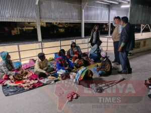 रानी नगर पालिका अधिशासी अधिकारी सूदर्शन जांगू ने निराश्रितों के लिए रैन बसेरे में ठहरने की अपील की 2 WhatsApp Image 2025 01 06 at 10.30.41 AM