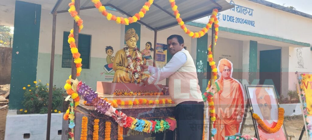 स्वामी विवेकानंद की 162वीं जयंती पर टुंडी में हुआ भव्य आयोजन 5 WhatsApp Image 2025 01 12 at 6.42.36 PM