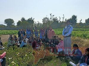 पीएम श्री बालिका विद्यालय की बालिकाओं ने फील्ड विजिट कर जैविक खेती की बातें जानी 2 WhatsApp Image 2025 01 13 at 5.10.57 PM 1