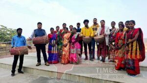 डिग्री कॉलेज टुंडी, धनबाद में सड़क सुरक्षा माह कार्यक्रम एवं सोहराई पर्व मनाया गया 5 WhatsApp Image 2025 01 17 at 7.35.05 PM 1