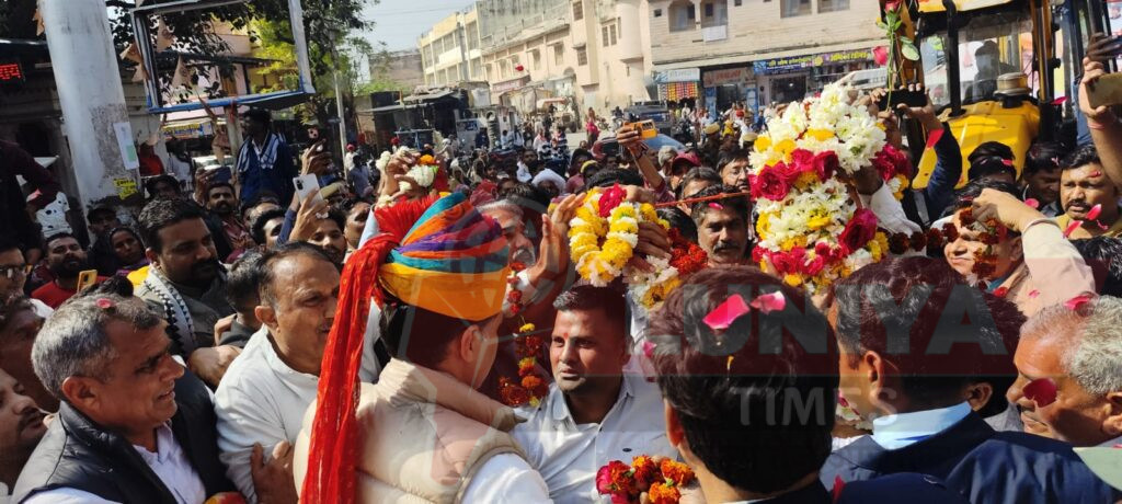सादड़ी में सचिन पायलट का भव्य स्वागत, स्थानीय समस्याओं के समाधान हेतु ज्ञापन सौंपा 2 WhatsApp Image 2025 01 20 at 4.34.06 PM