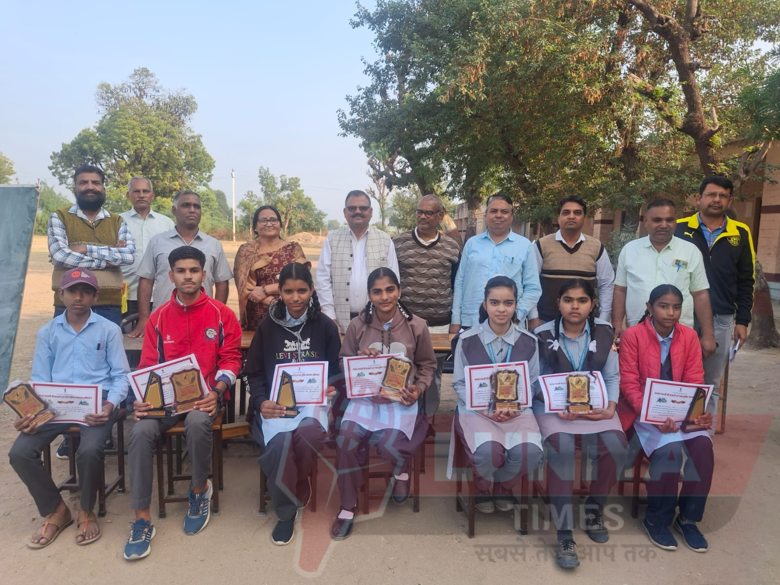 मादक पदार्थों की तस्करी एवं नशा मुक्ति पर UCEEO स्तर की प्रतियोगिताएं डीएमबी हाई सेकेण्डरी स्कूल सादड़ी में आयोजित 1 WhatsApp Image 2025 01 20 at 4.50.23 PM