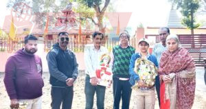 टुंडी यज्ञ समिति के प्रांगण में हरिओम सेवा संस्था के सदस्य अमित सूंडा ने किया मां पार्वती एवं भगवान श्री गणेश का मूर्ति दान 5 WhatsApp Image 2025 01 21 at 7.06.41 PM