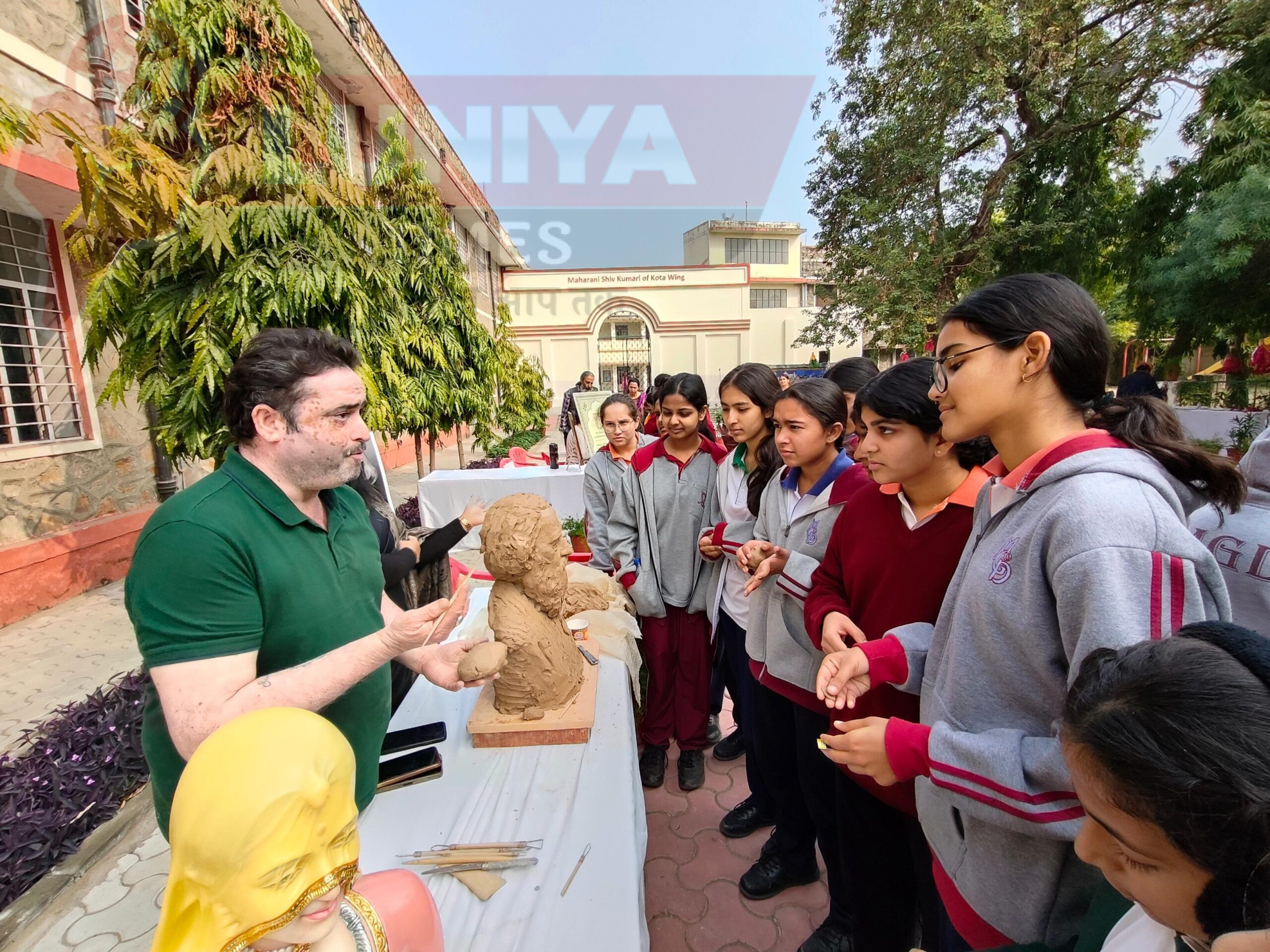 रेरा अध्यक्ष ने किया 'फॉरगॉटन स्टोरीज' का उद्घाटन, डेल्फिक ने करवाया स्कूली बच्चों को कला-शिल्प से रूबरू 1 news scaled