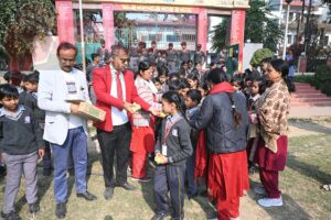 विश्व कैंसर दिवस पर आरोग्यधाम के चिकित्सकों ने मॉर्निंग वॉकर्स एवं स्कूली बच्चों को कैंसर के प्रति सचेत किया 4 1003230915
