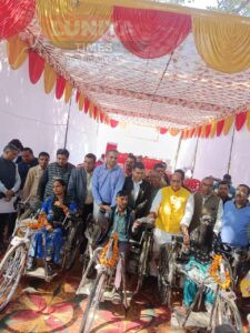 दिव्यांगजन सशक्तीकरण विभाग ने विधायक सुरेन्द्र मैथानी के माध्यम से दिव्यांगजन को वितरित किया निःशुल्क सहायक उपकरण 2 1003274490
