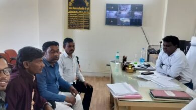 पूर्वी टुंडी प्रखंड कार्यालय में व्याप्त अनियमितता को लेकर कांग्रेसी नेता मिले बीडीओ से जल्द सुधार का मिला आश्वासन 16 IMG 20250207 WA0107