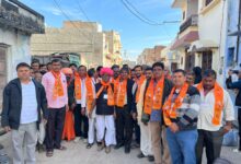श्री आई माताजी वडेर समिति रानी के श्रद्धालुओं को पुष्प वर्षा के साथ दी गई मंगलमय यात्रा की शुभकामनाएँ 2 IMG 20250208 WA0035