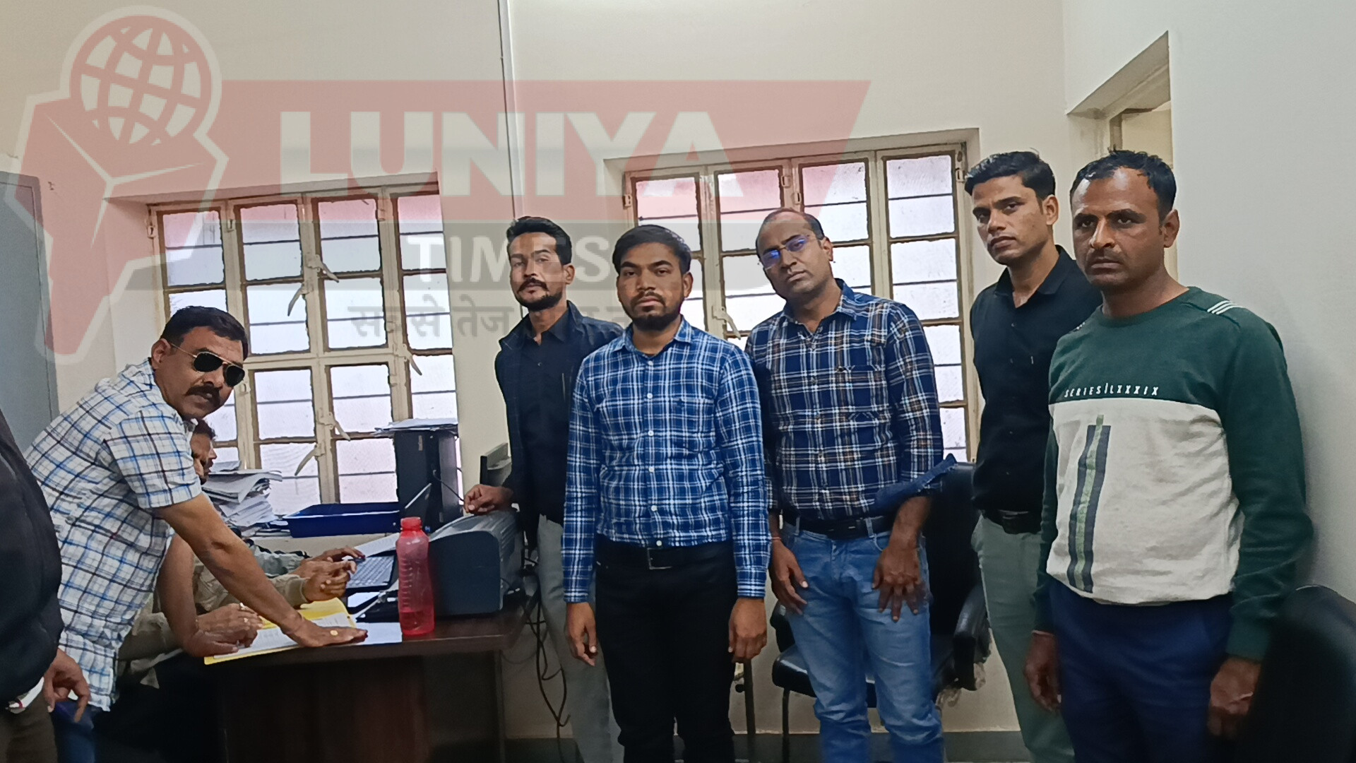 सहायक अभियन्ता व वाणिज्यक सहायक प्रथम 30 हजार रुपये रिश्वत लेते रंगे हाथों गिरफ्तार 1 IMG 20250213 WA0031