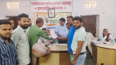 जहाजपुर पालिका का 29.33 करोड़ का बजट पारित, मटके गले मे डाल बैठक मे पहुंचे पार्षद सिराज 14 IMG 20250216 WA0025