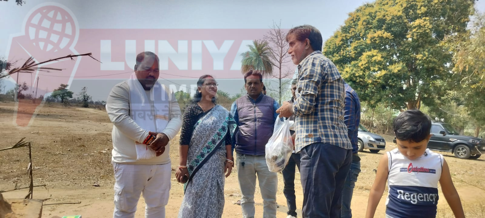 जिला परिषद मद की दो योजनाओं का शिलान्यास सदस्या मीना हेंब्रम के नेतृत्व में संपन्न 1 IMG 20250222 WA0007