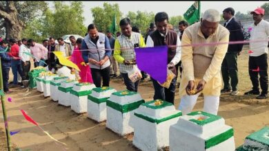 दुर्गाडीह शहीद स्थल पहुंचे विधायक माल्यार्पण कर श्रद्धांजलि सभा का किया आयोजन 12 WhatsApp Image 2025 02 02 at 5.41.01 PM