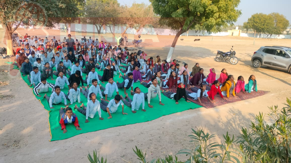 खोखरा में सामूहिक सूर्य नमस्कार कर सूर्य सप्तमी पर भगवान सूर्य को प्रणाम किया गया 1 WhatsApp Image 2025 02 03 at 11.58.54 AM