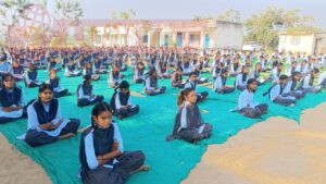 मेगडदा में सुर्य नमस्कार कार्यक्रम का आयोजन, ग्रामीणों व विद्यालय स्टाफ ने भाग लिया 2 WhatsApp Image 2025 02 03 at 4.27.28 PM 1