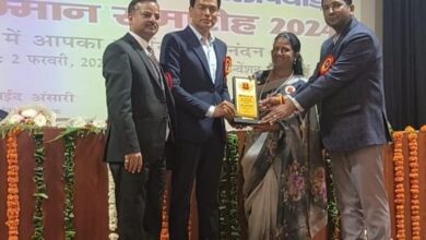 बसन्त पंचमी पर संत पॉल स्कूल फालना की अध्यापिका अचला शर्मा को अंतर्राष्ट्रीय हिंदी ओलंपियाड में सम्मानित किया गया 12 WhatsApp Image 2025 02 04 at 11.16.06 AM