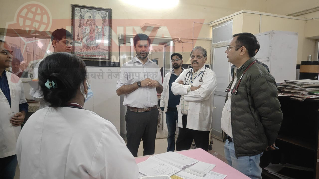 कलेक्टर ने किया ज़िला चिकित्सालय का निरीक्षण , निरंतर बेहतर स्वास्थ्य सुविधा उपलब्ध करवाने के दिये निर्देश 1 WhatsApp Image 2025 02 05 at 5.48.47 PM