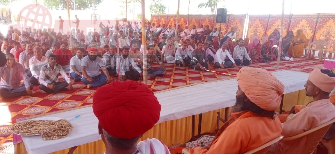 विवाह उपलक्ष में नरेन्द्र परमार द्वारा संतों का सम्मान एवं स्नेह मिलन समारोह सम्पन्न 1 WhatsApp Image 2025 02 16 at 7.54.24 PM