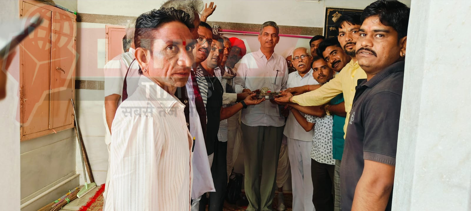 भामाशाह भूराराम प्रजापत द्वारा श्रीयादे माता की मूर्ति पर स्वर्ण, चांदी एवं तांबे की परत चढ़ाने का कार्य प्रारंभ 1 WhatsApp Image 2025 02 17 at 6.40.08 PM