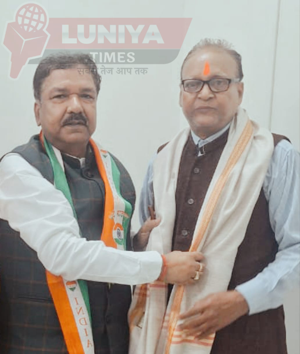 राजस्व एवं भूमि सुधार मंत्री डॉ दिलीप जायसवाल ने कलवार सेवक समाज के राष्ट्रीय अध्यक्ष डॉ अरविन्द वर्मा को किया सम्मानित 1 WhatsApp Image 2025 02 19 at 3.45.18 PM
