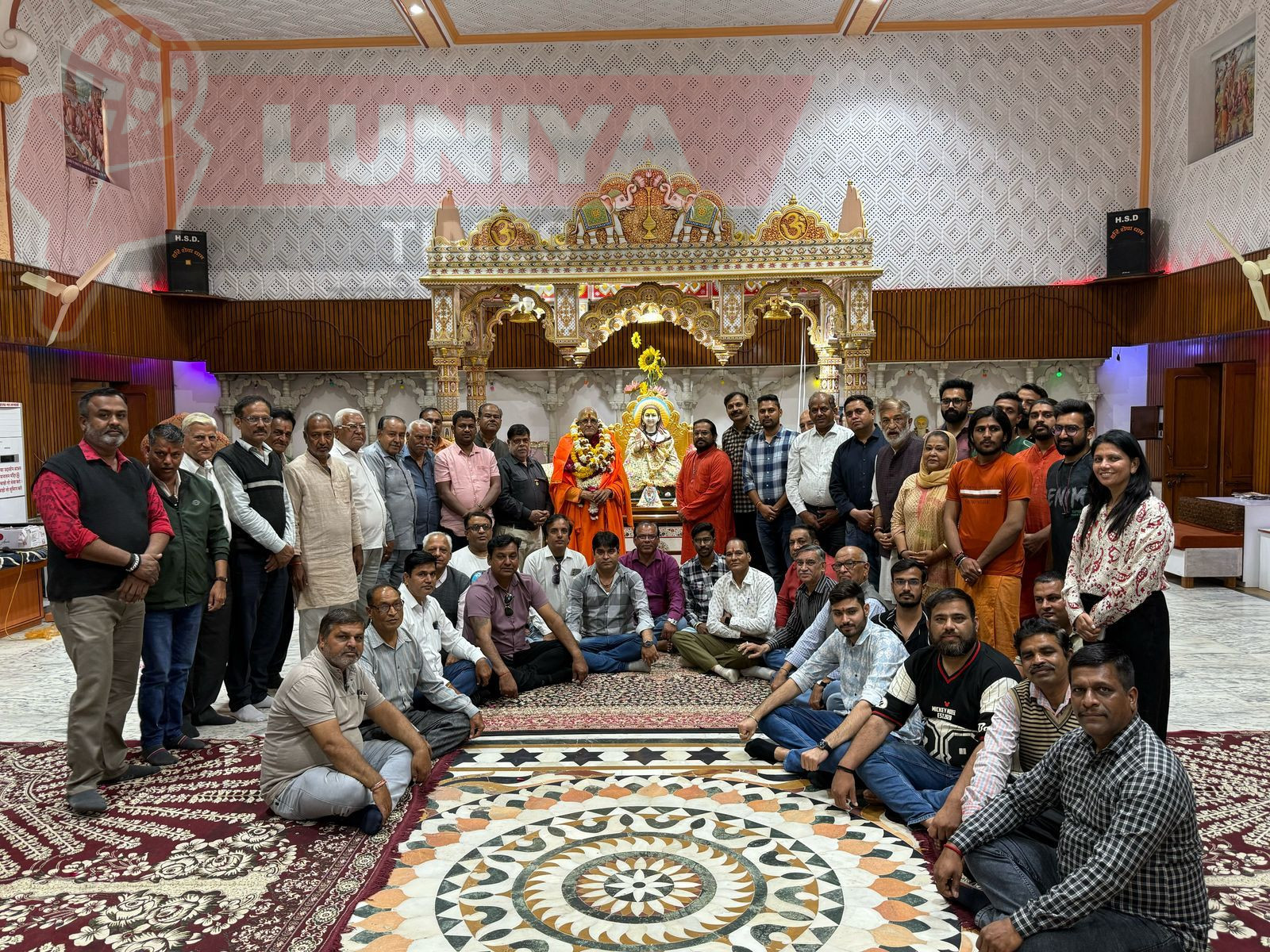 महामंडलेश्वर स्वामी हंसराम उदासीन के अभिनंदन समारोह में सनातन धर्म की रक्षा का संकल्प 1 WhatsApp Image 2025 02 21 at 8.57.08 PM