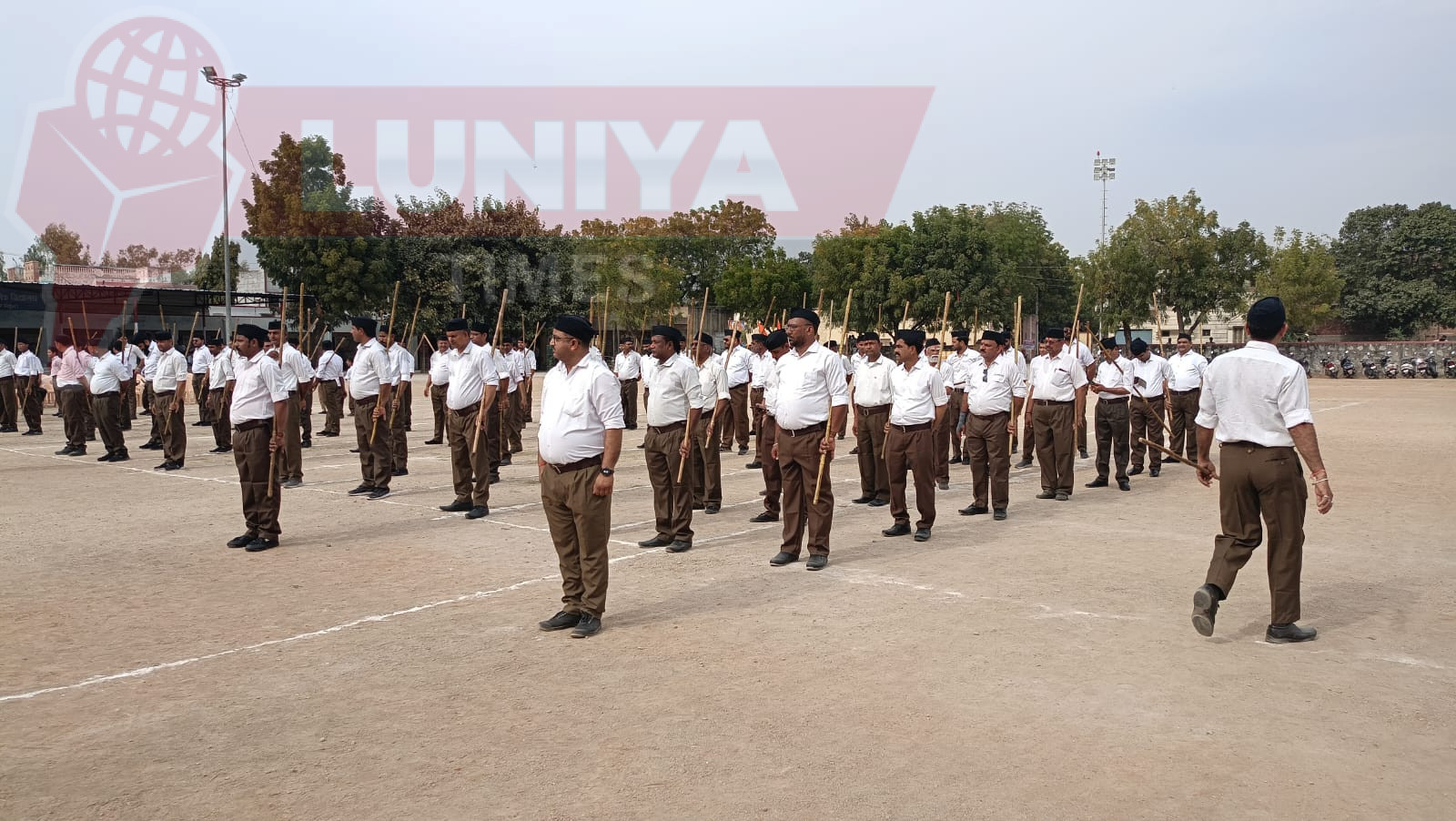 रानी शहर में स्वयंसेवकों ने पूर्ण गणवेश में निकाला भव्य पथ संचलन, नागरिकों ने किया पुष्पवर्षा से स्वागत 1 WhatsApp Image 2025 02 27 at 6.00.15 PM