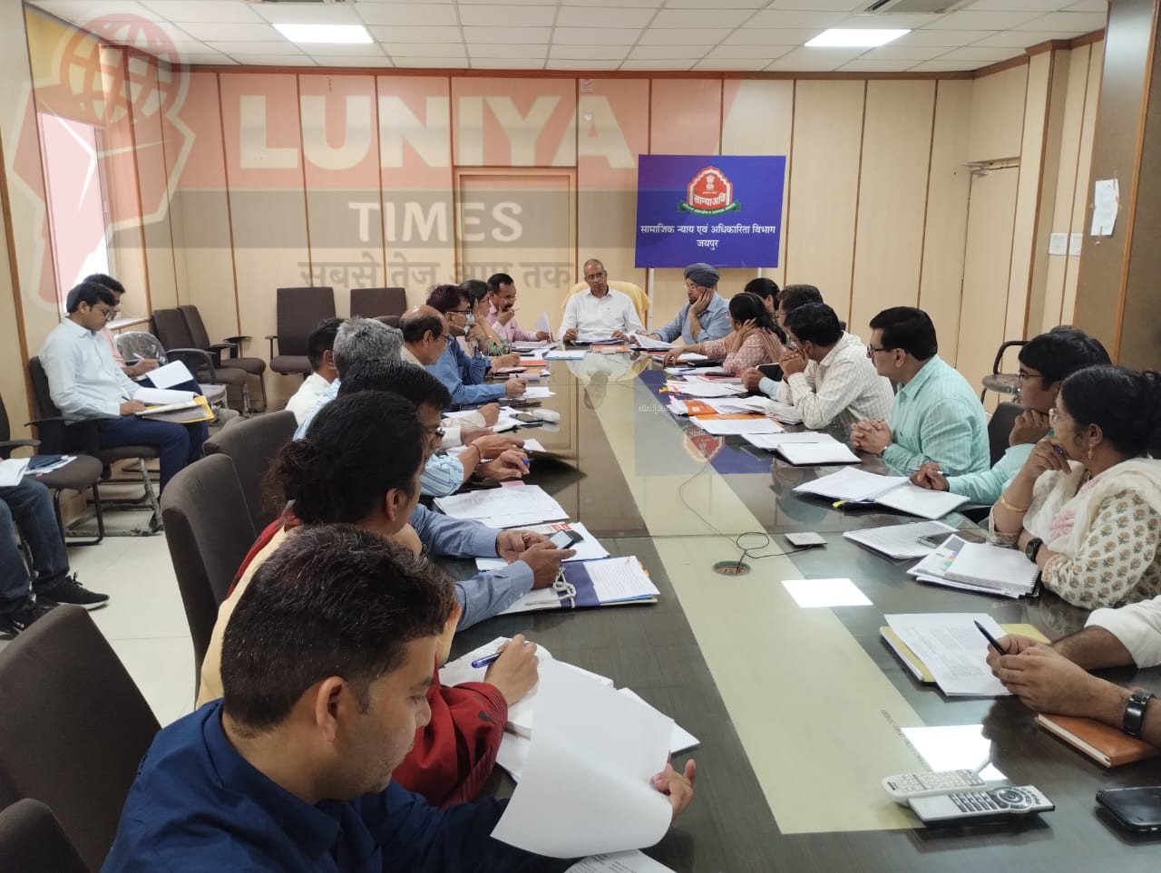 अतिरिक्त मुख्य सचिव रांका ने ली अधिकारियों की बैठक, विभिन्न योजनाओं की समीक्षा कर दिए जरूरी दिशा-निर्देश 1 189481 HomePage 2e640d8e bfb8 4b48 a00b 04b8123a7add