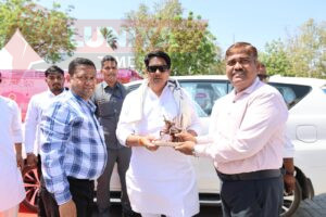 सामाजिक न्याय एवं अधिकारिता मंत्री ने किया दिव्य कला मेले का अवलोकन, दिव्यांगों के साथ खेला क्रिकेट व बोसिया स्टाल्स से की खरीददारी 2 189954 Image 03a0a4dc e00f 4ebb a388 77d00dcfa60e