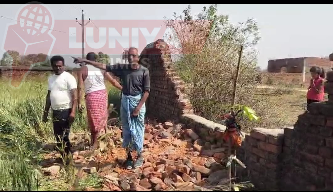 हाथियों के दल ने ठेठाटांड गांव में मचाया भारी तांडव, किसानों की फसलें बर्बाद 1 IMG 20250303 WA0013